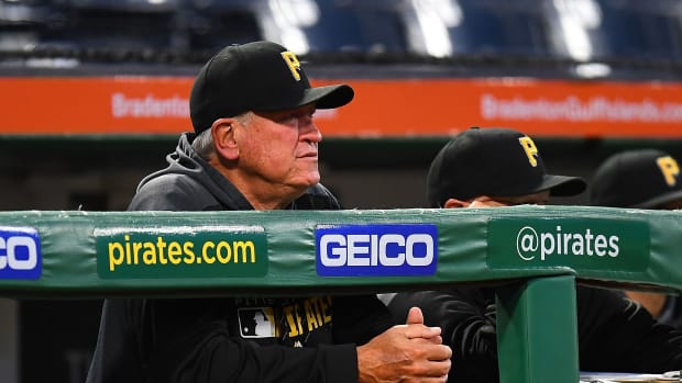 Pirates fire manager Clint Hurdle